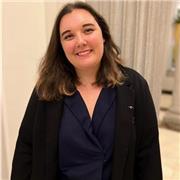 Englisch-Tutor, die alle Altersgruppen gerne unterrichten kann.